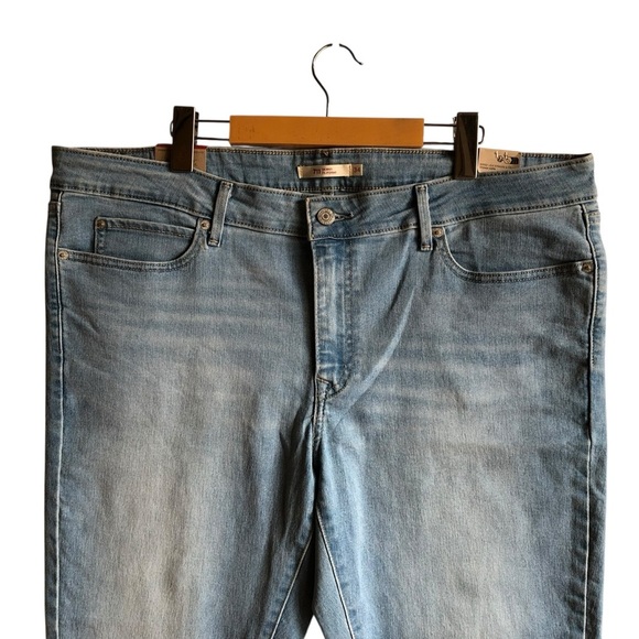 NWT Levi’s 711 Skinny Jeans Size 34 Eternal Indigo Light Wash NEW - Picture 3 of 15